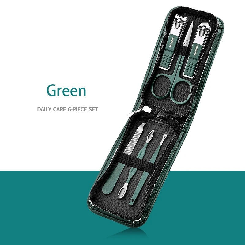 Estuche de manicura profesional de seis piezas de acero inoxidable en verde de Variedad Online. Incluye cortaúñas, tijeras, lima y herramientas para cutículas.